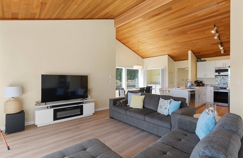 Long Beach House | Amazing Views, Private, Fenced Yard, Pets Ok - On the Bay