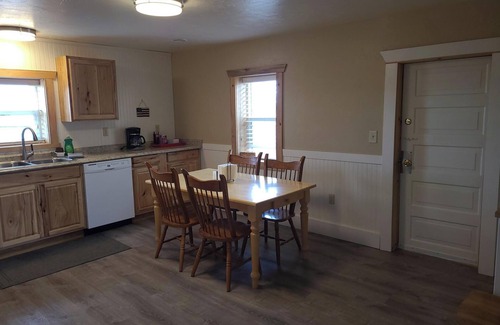 Dillon Cottage | Amazing Views! Private, quiet, Cozy, Clean, Cottage just outside of Dillon MTn