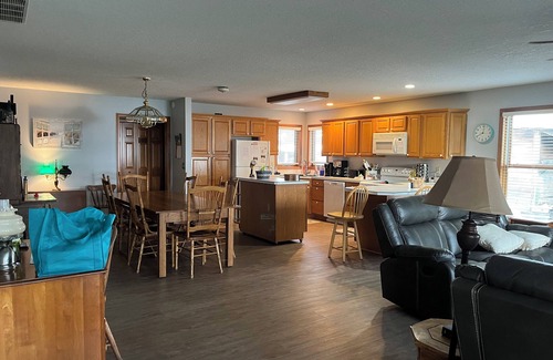 Lakeview House | Amazing Waterfront Family Getaway with WiFi - on Orchard Island in Indian Lake