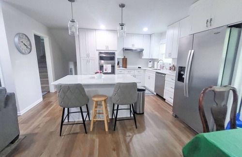 Martinez House | Amazing Women’s and Men’s Masters Tournament Rental- Fully Remodeled.