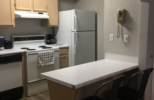 Manchester Apartment | Ambassador Inn And Suites