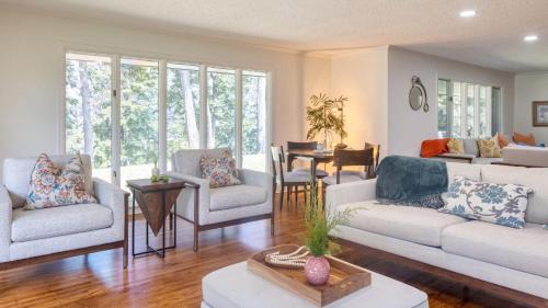 New Market House | Amber Lodge by AvantStay Pool Firepit Sauna