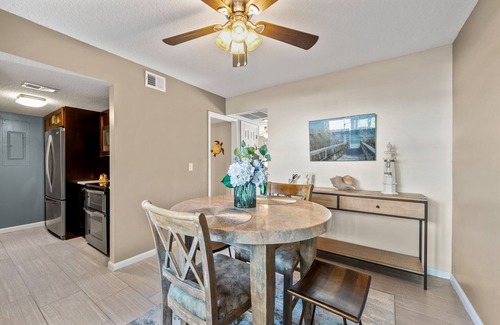 Fernandina Beach House | Amelia Island Updated townhome 2 blocks from beach. pool and tennis courts