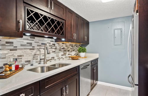 Fernandina Beach House | Amelia Island Updated townhome 2 blocks from beach. pool and tennis courts