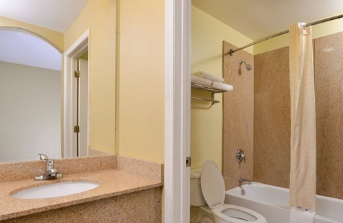 Little Rock Hotel | Americas Best Value Inn & Suites University Ave