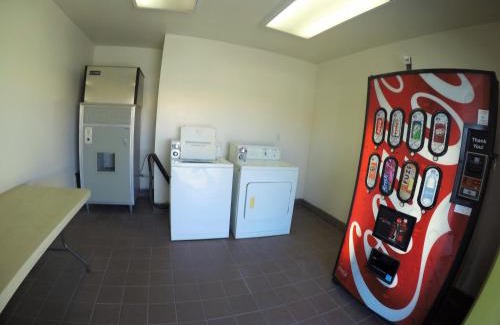 Blythe Hotel | Americas Best Value Inn Blythe CA