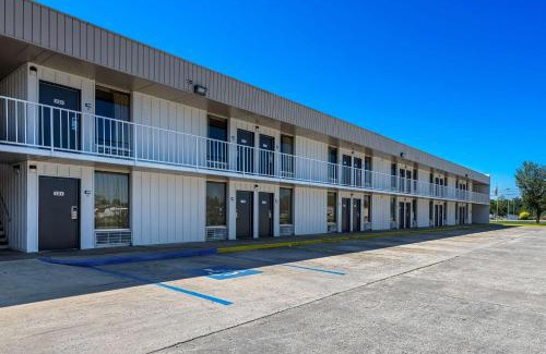 Hamilton Hotel | Americas Best Value Inn Hamilton