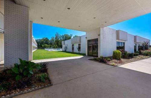 Hamilton Hotel | Americas Best Value Inn Hamilton