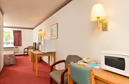 Clear Lake Hotel | Americas Best Value Inn & Suites Clear Lake