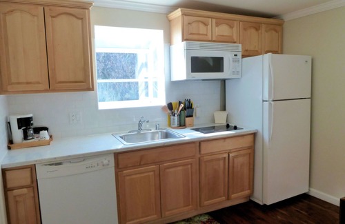 Jamestown Hotel | Americas Best Value Inn & Suites Royal Carriage