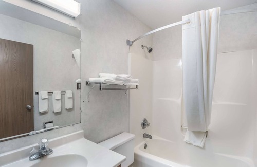 Wenona Hotel | Americas Best Value Inn Wenona