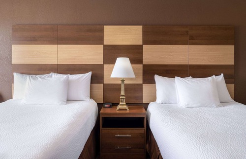 Cedar Rapids Hotel | AmericInn by Wyndham Cedar Rapids North