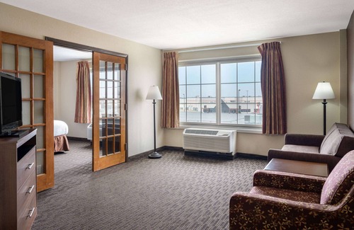 Cedar Rapids Hotel | AmericInn by Wyndham Cedar Rapids North
