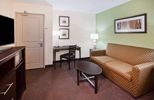 De Witt Hotel | AmericInn by Wyndham DeWitt