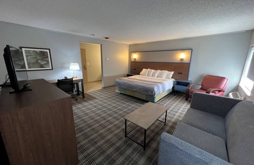 Glendale Hotel | AmericInn by Wyndham Glendale/Milwaukee