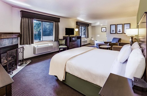 Hampton Hotel | AmericInn by Wyndham Hampton