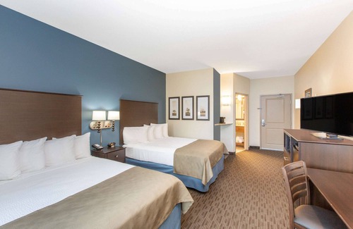 Humboldt Hotel | AmericInn by Wyndham Humboldt