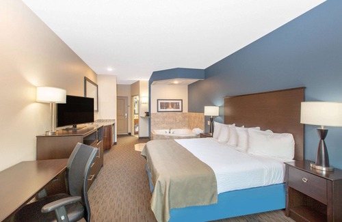 Humboldt Hotel | AmericInn by Wyndham Humboldt