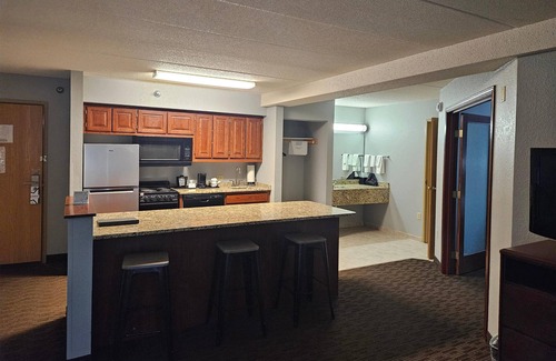 Marshall Hotel | AmericInn by Wyndham Marshall