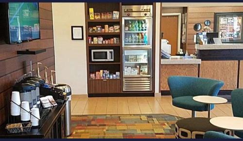 Quad Cities Hotel | AmericInn by Wyndham Moline Airport/Quad Cities