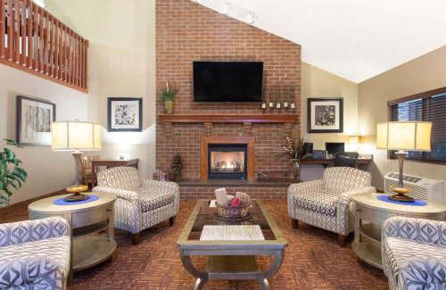 New London Hotel | AmericInn by Wyndham New London