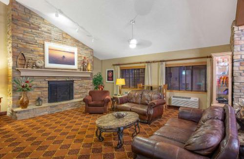 Okoboji Hotel | AmericInn by Wyndham Okoboji