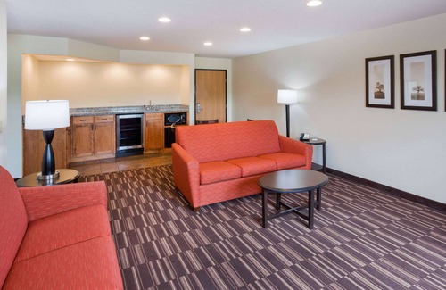 St. Cloud Hotel | AmericInn by Wyndham Sartell