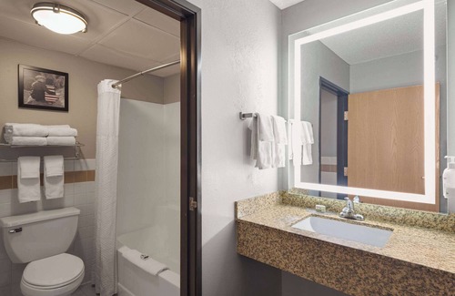 Shakopee Hotel | AmericInn by Wyndham Shakopee Near Canterbury Park