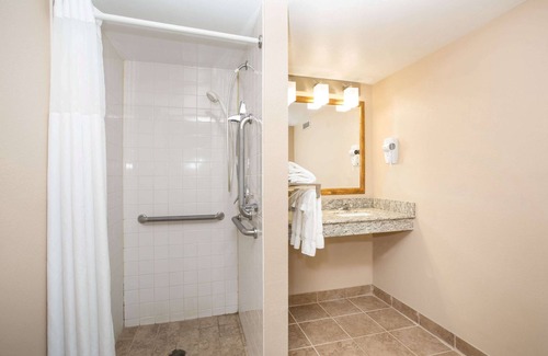 Sioux City Hotel | AmericInn by Wyndham Sioux City