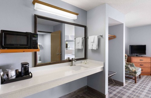 Stuart Hotel | AmericInn by Wyndham Stuart