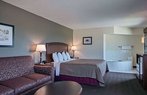 Grundy Center Hotel | AmericInn by Wyndham Grundy Center