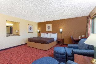 West Bend Hotel | AmericInn by Wyndham West Bend