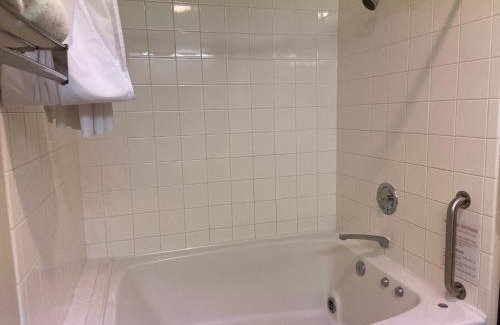 Shawano Hotel | AmeriVu Inn and Suites Shawano WI