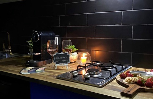 Grattai Cabin | Amethyst - Contemporary cabin with outdoor spa, private deck, outstanding views!