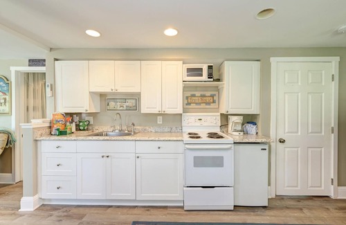 Bradenton Beach House | AMI Lighthouse Cottage-one Minute Walk To The Beach-keyless Locks