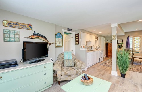 Bradenton Beach House | AMI Lighthouse Cottage-one Minute Walk To The Beach-keyless Locks