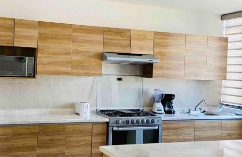 San Luis Potosi Apartment | Amplia casa cerca de zona industrial