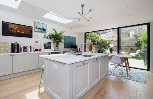 Shepherd's Bush House | An Artist’s Home, by Veeve