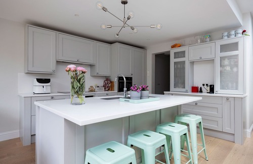 Shepherd's Bush House | An Artist’s Home, by Veeve