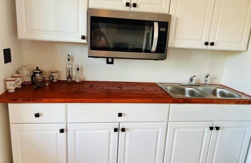 Valdese House | An entire place for family and friends, Pet-Friendly