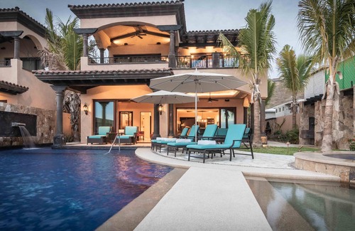 Paraiso Escondido Villa | An extraordinary travel experience where beachfront luxury meets great intimacy