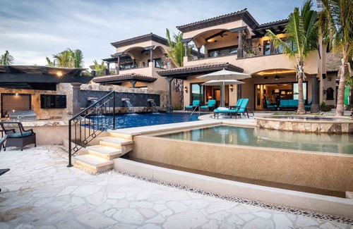 Paraiso Escondido Villa | An extraordinary travel experience where beachfront luxury meets great intimacy