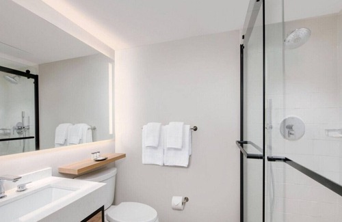 Birmingham House | An Inviting Room for a Comfortable Stay