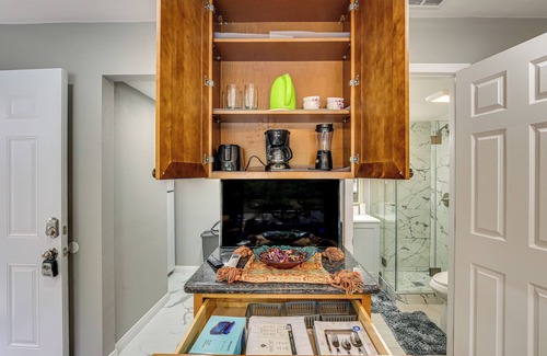 Anaheim Hills Apartment | Anaheim Studio w/Fireplace: 14 Mi to Disneyland!