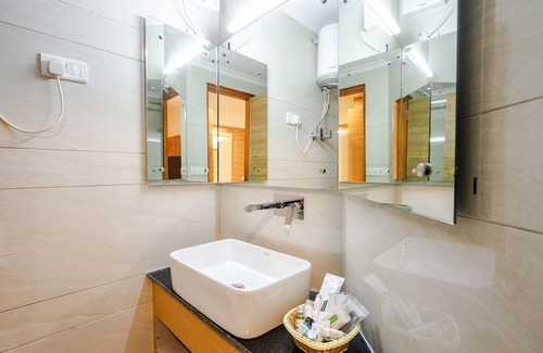 Manali Hotel | Anand Vardhan Resorts