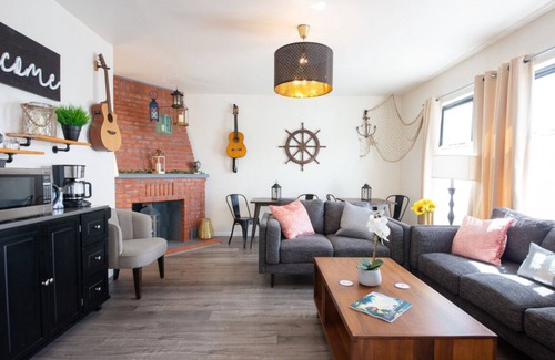 Harbor Hotel | Anchor Pointe Inn