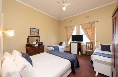 Victor Harbor Hotel | Anchorage Seafront Hotel