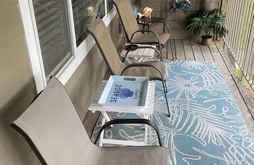 Lake Ozark Condo | ANCHOR’S UP UNIT 1 NAUTICALLY INSPIRED 2 BR CONDO NEXT TO BAGNELL STRIP