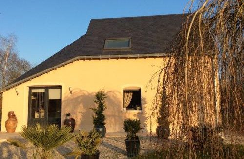 Luce-sous-Ballon House | Ancien Fournil Cosy avec Piscine Couverte, Parc Verdoyant et Sauna, à 30 mn du Mans - FR-1-410-432