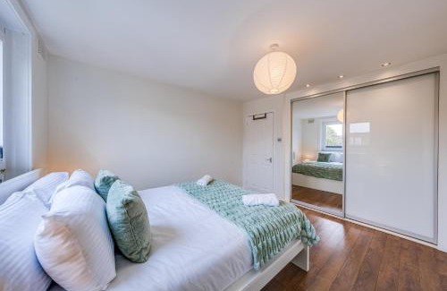 St. George's Apartment | Anisa's place in Camden